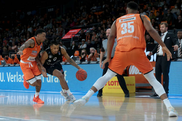 破对方的防 破对方的防