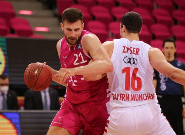 凭借精湛技 凭借精湛技